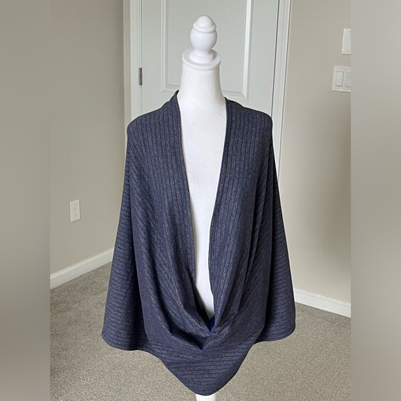 EUC Lululemon Vinyasa Infinity Button Snap Wrap Scarf in Blue and Gray Striped - Picture 15 of 16